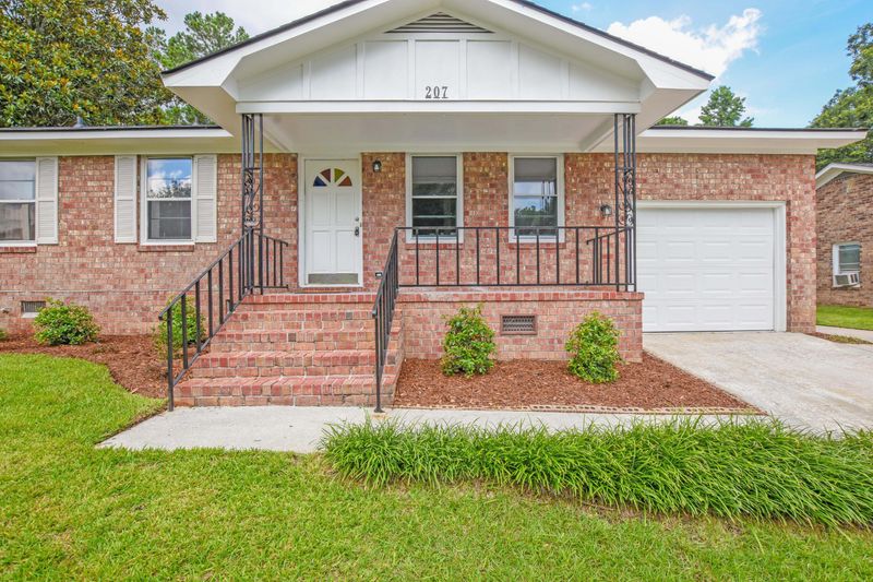 207 Kent Ct, Ladson, SC 29456