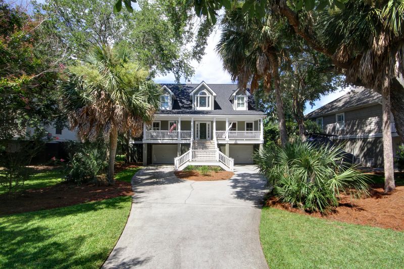 5 Seahorse Ct, Isle Of Palms, SC 29451