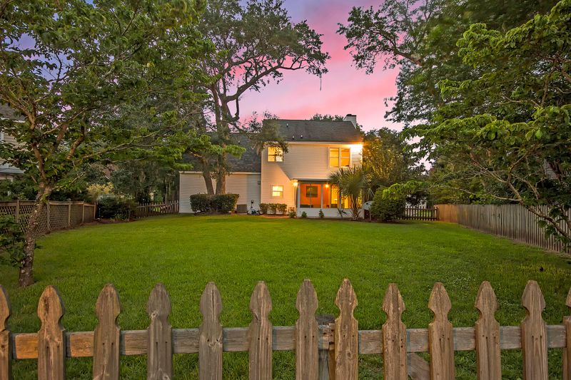 1358 Center Lake Dr, Mount Pleasant, SC 29464