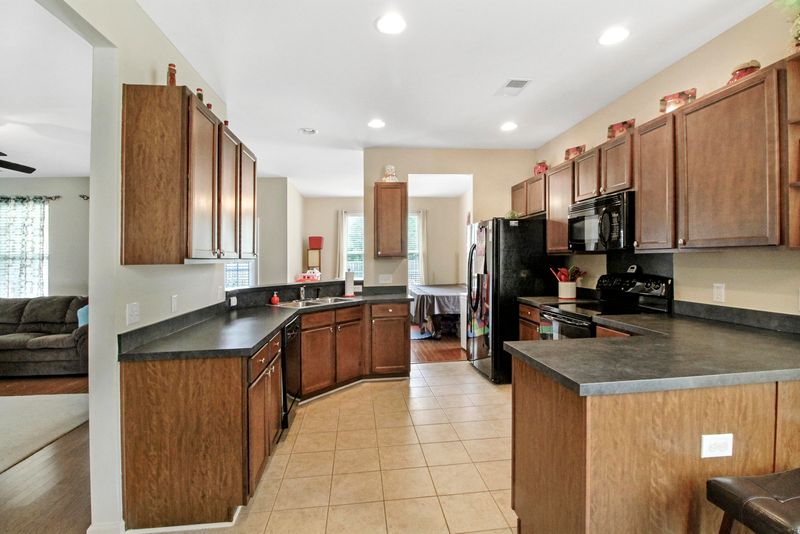 208 Palmetto Village Cir, Moncks Corner, SC 29461