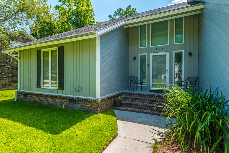 125 Palmetto Bluff Dr, North Charleston, SC 29418