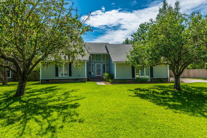 125 Palmetto Bluff Dr, North Charleston, SC 29418