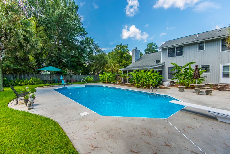 125 Palmetto Bluff Dr, North Charleston, SC 29418