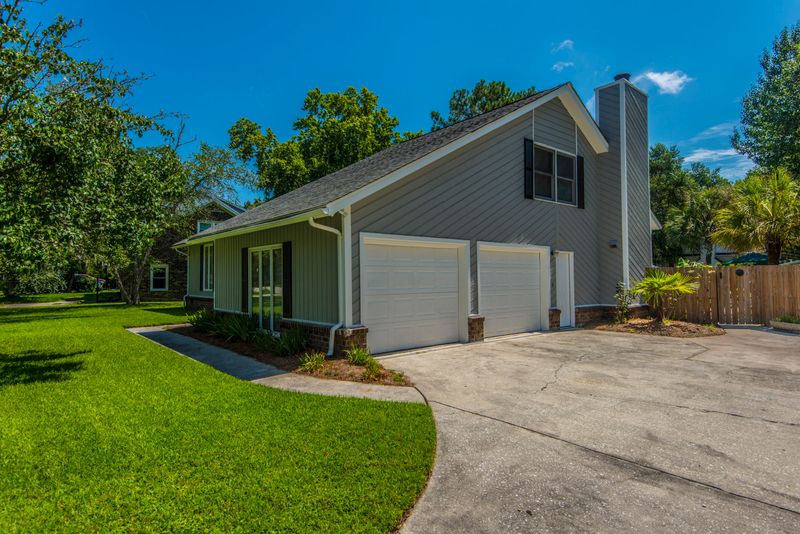 125 Palmetto Bluff Dr, North Charleston, SC 29418