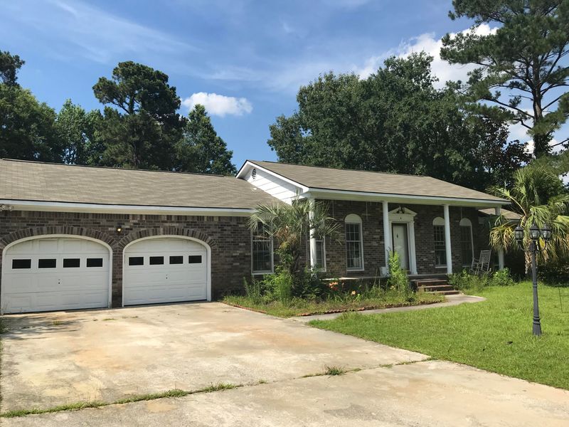 4 Sabina Ct, Hanahan, SC 29410