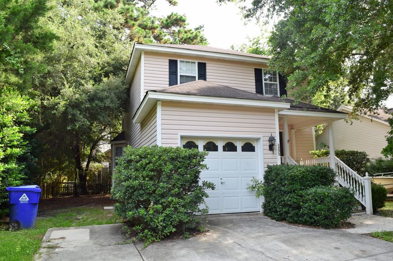 1272 Hampshire Rd, Charleston, SC 29412