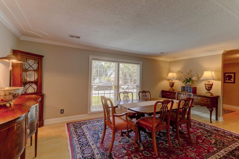 1260 Oakcrest Dr, Charleston, SC 29412