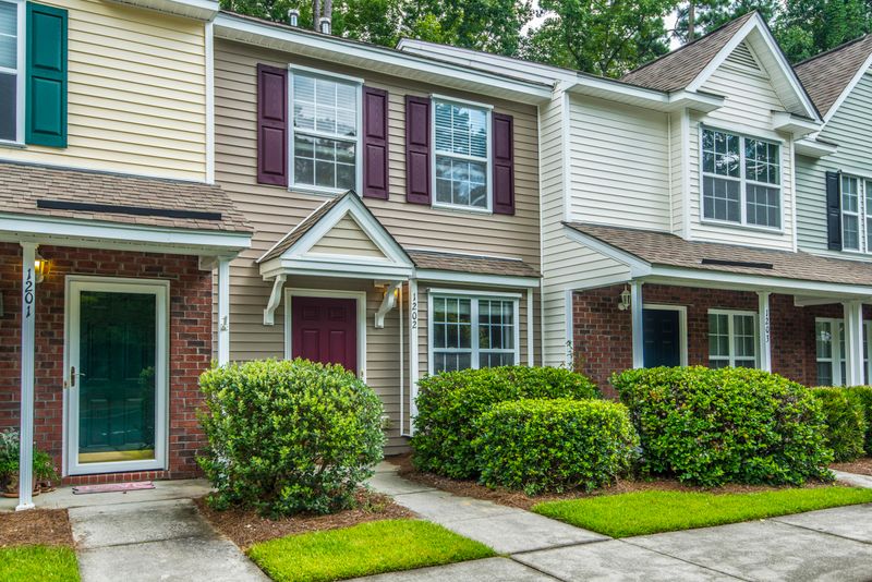 1202 Pine Bluff Dr, Summerville, SC 29483
