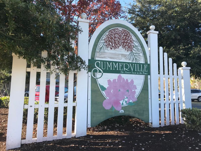 204 Woodland Dr, Summerville, SC 29485