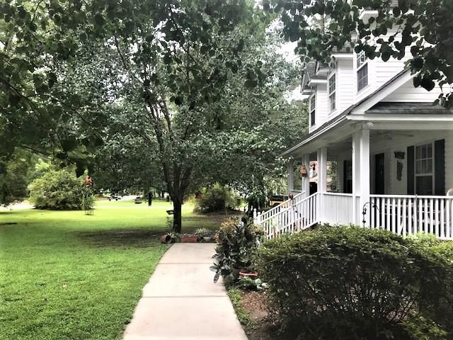 204 Woodland Dr, Summerville, SC 29485
