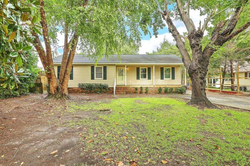 114 Sparrow St, Bonneau, SC 29431