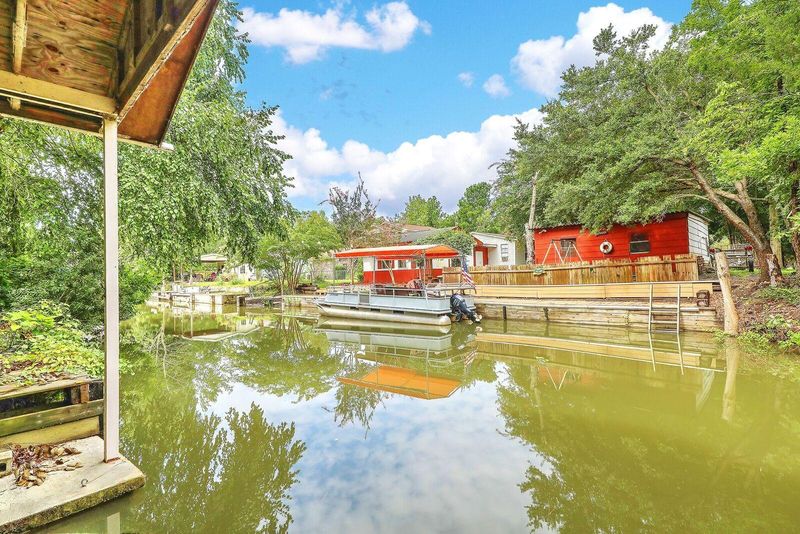 114 Sparrow St, Bonneau, SC 29431
