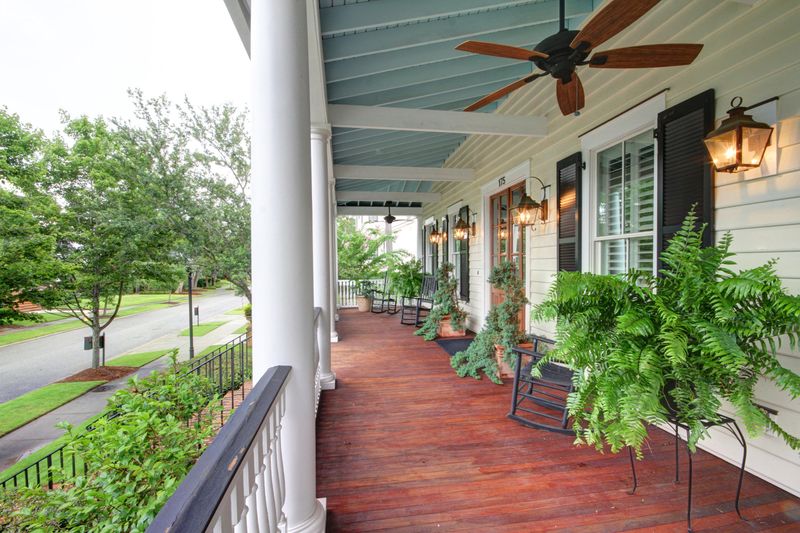 175 King George St, Daniel Island, SC 29492