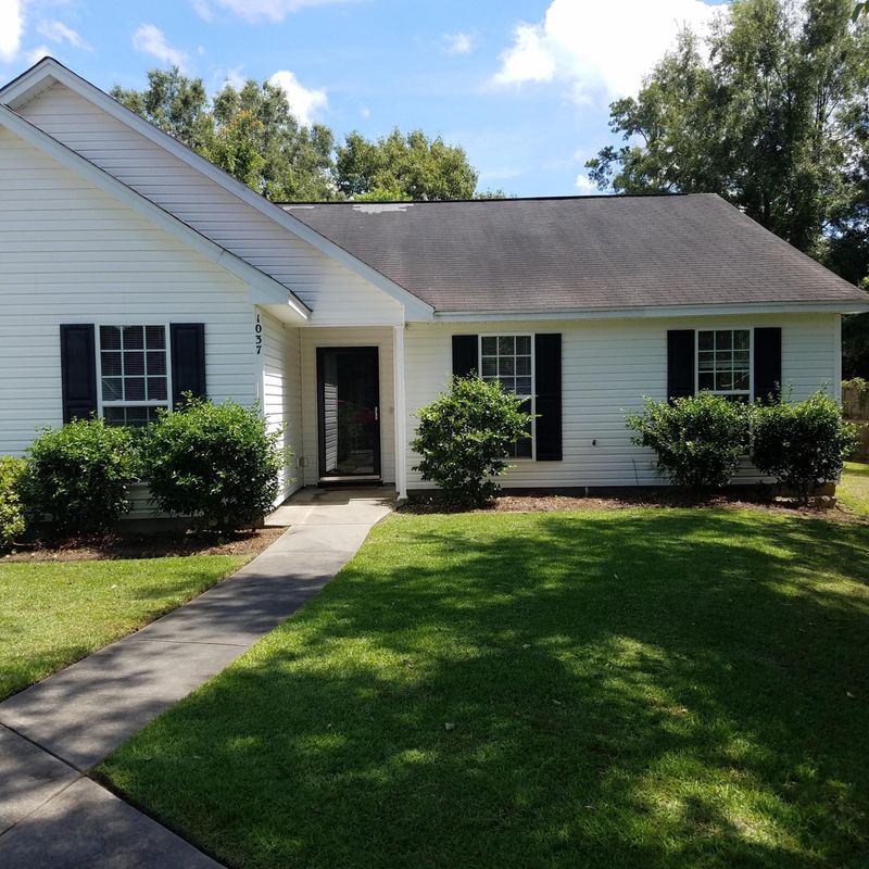 1037 Long View Dr, Goose Creek, SC 29445