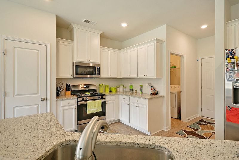 794 Redbud Ln, Summerville, SC 29486