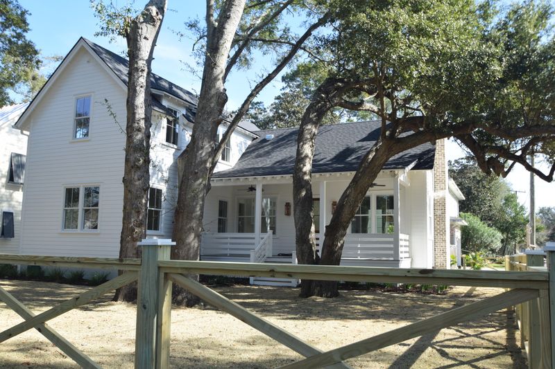 731 Hills St, Mount Pleasant, SC 29464