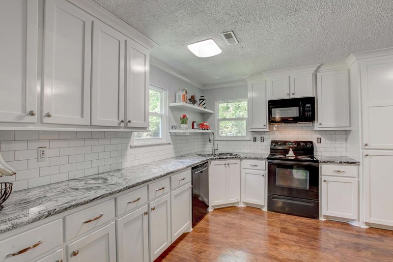 1082 Dehayville Dr, Pinopolis, SC 29469