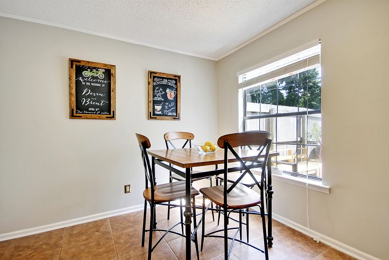 1724 Deer Path Dr, Mount Pleasant, SC 29464