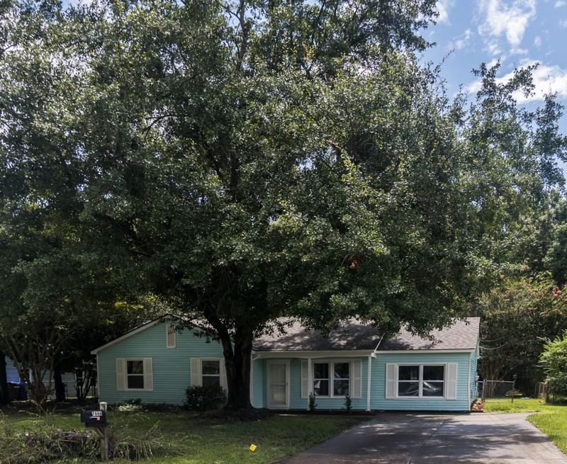 7666 Midwood Dr, North Charleston, SC 29420