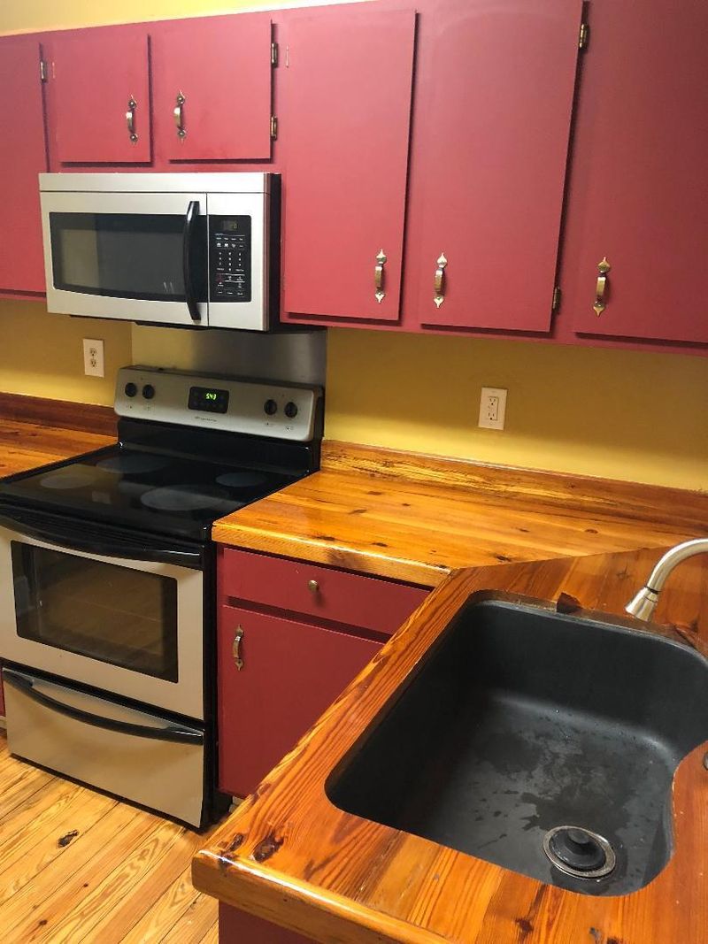 1023 Lepley Rd, Hanahan, SC 29410
