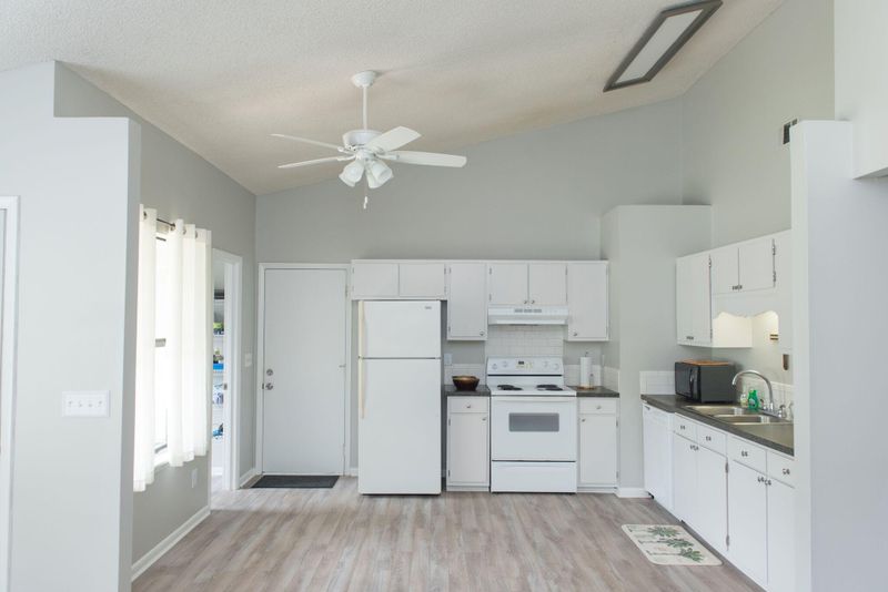 1184 Shoreham Rd, Charleston, SC 29412