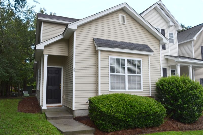 201 Brookshire Rd, Goose Creek, SC 29445