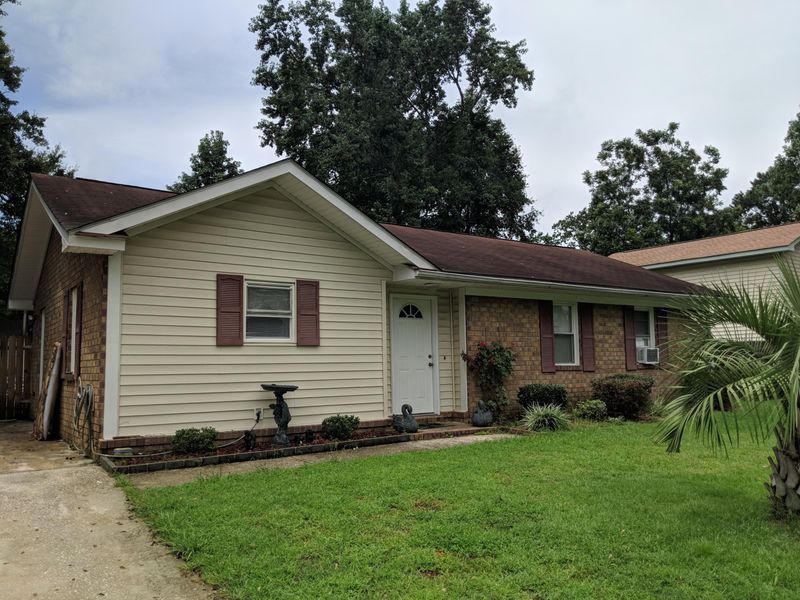 5 Crystal Springs Dr, Goose Creek, SC 29445