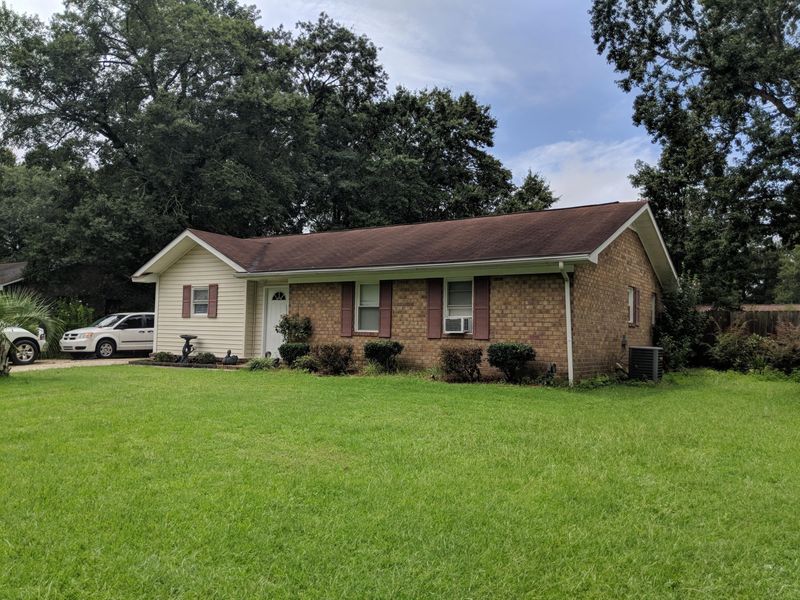 5 Crystal Springs Dr, Goose Creek, SC 29445