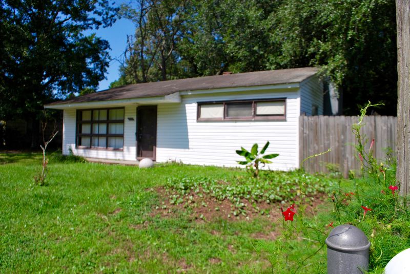 1204 Hawthorne Cir, Hanahan, SC 29410