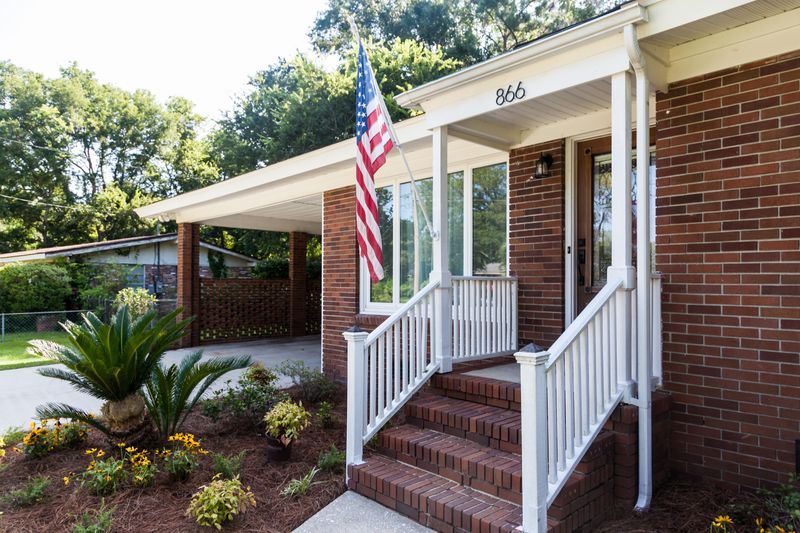 866 Montgomery Rd, Charleston, SC 29412