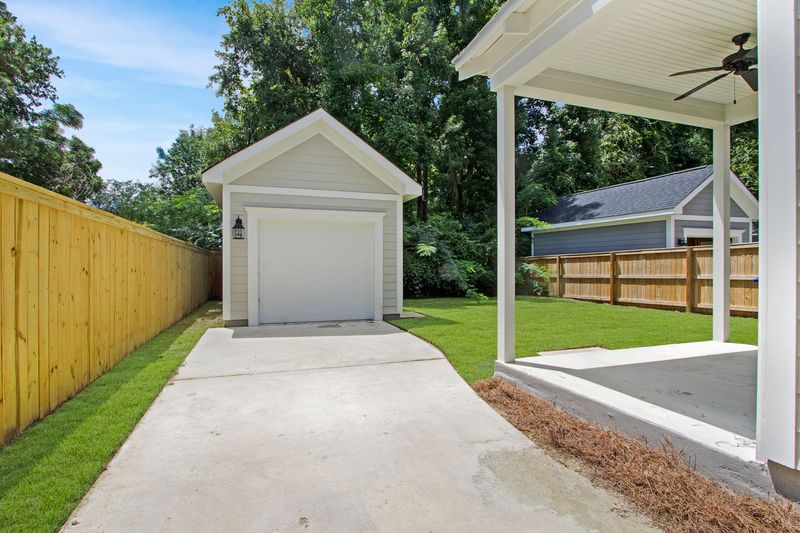 1880 Fleming Woods Rd, Charleston, SC 29412