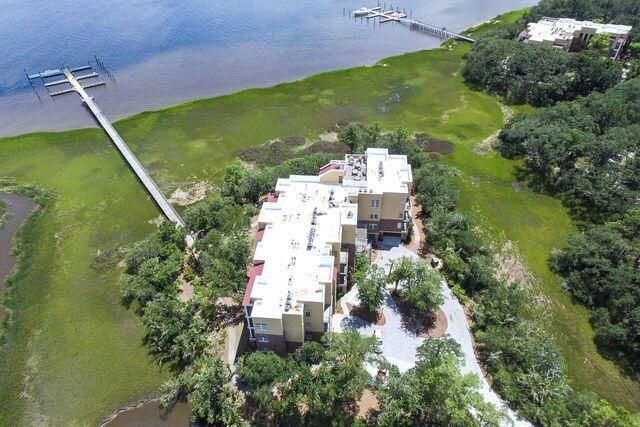 134 Fairbanks Oak Al #301, Charleston, SC 29492