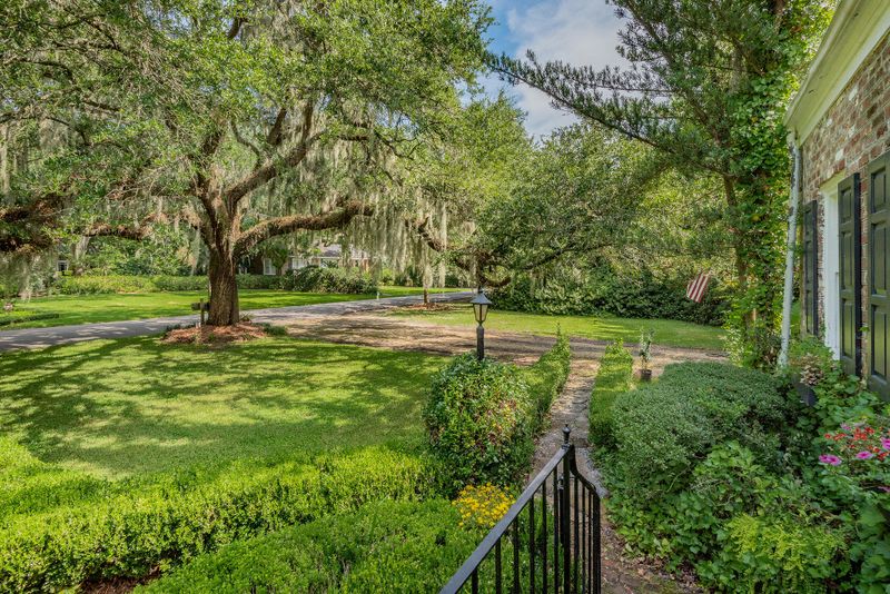 3 Formosa Dr, Charleston, SC 29407