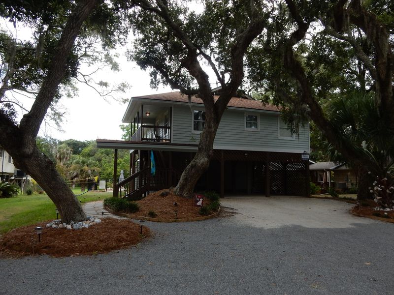 1406 Jungle Rd, Edisto Beach, SC 29438
