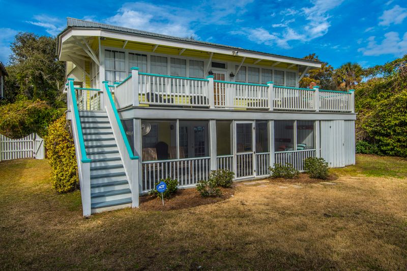 906 E Arctic Ave, Folly Beach, SC 29439