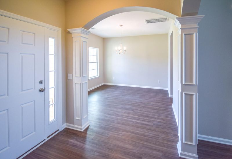 513 Lateleaf Dr, Moncks Corner, SC 29461