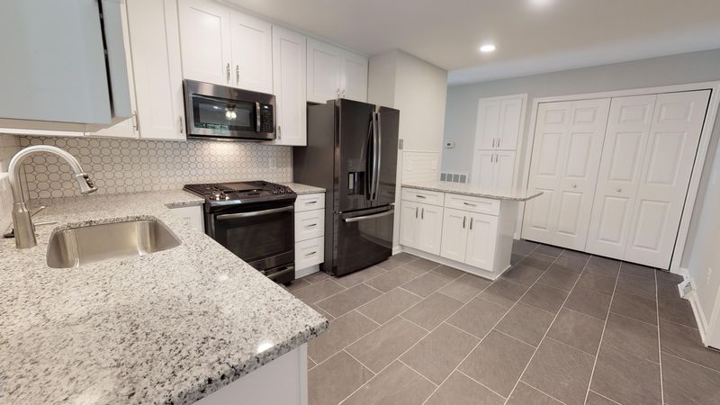 2233 Pinehurst Ave, Charleston, SC 29414