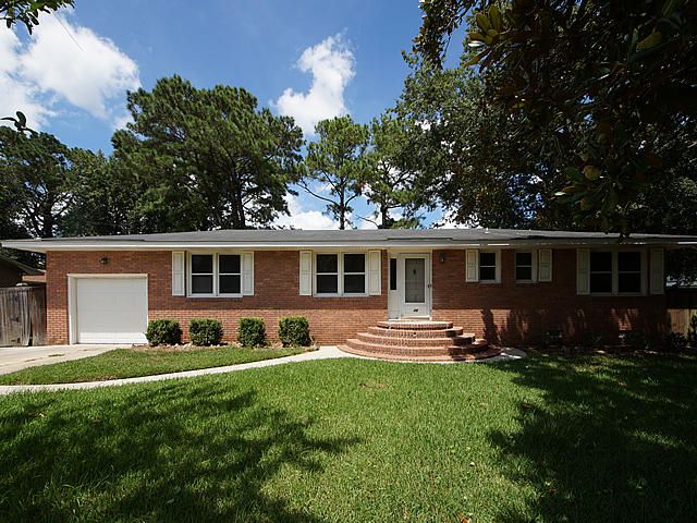 10 Bossis Dr, Charleston, SC 29407