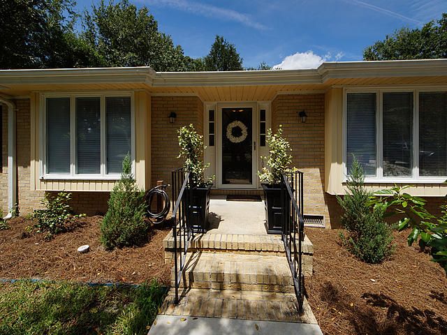1038 Yeamans Hall Rd, Hanahan, SC 29410