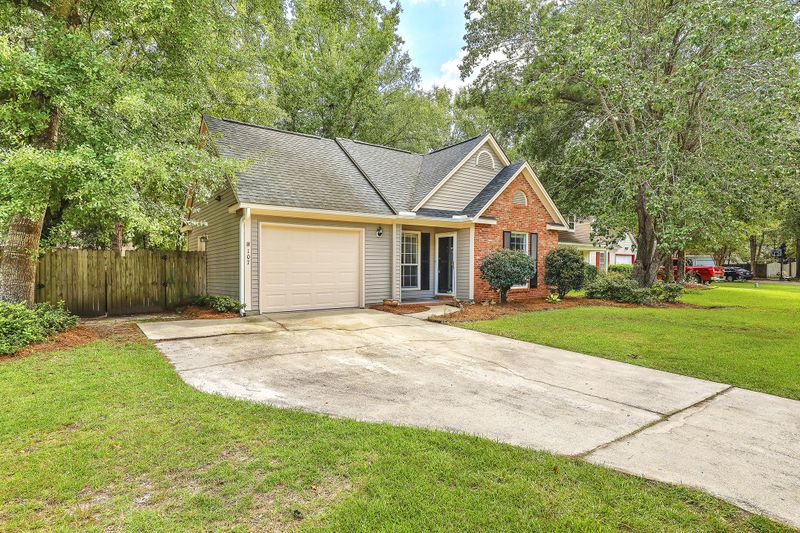 107 Mapperton Ct, Summerville, SC 29485