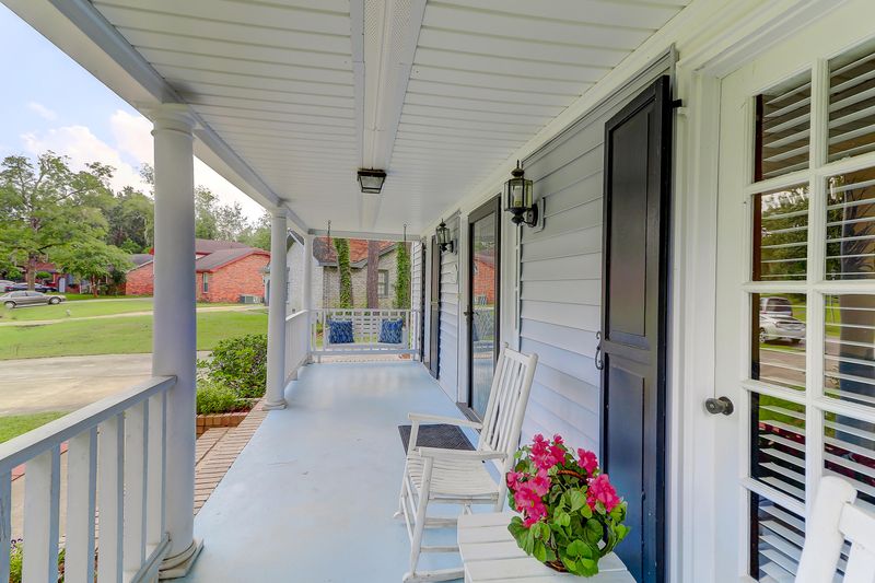 17 Wendy Ln, Charleston, SC 29407