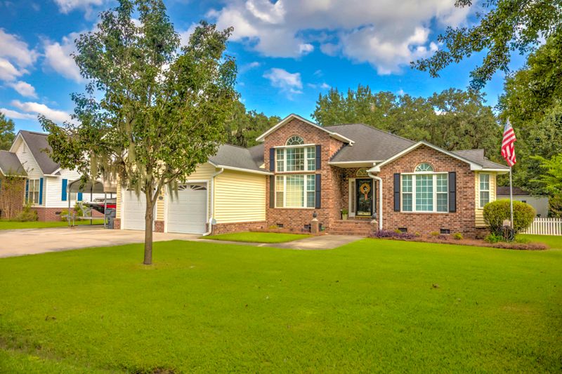 1806 Mallard Cir, Moncks Corner, SC 29461