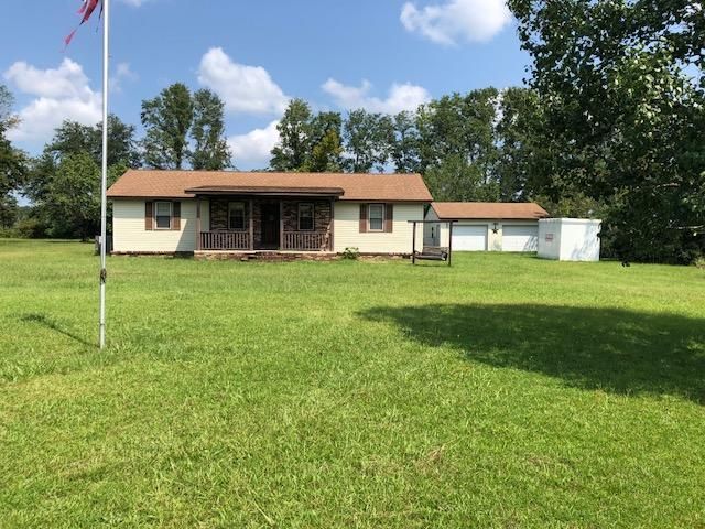 211 Horseshoe Rd, Moncks Corner, SC 29461