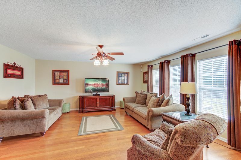 128 Waterbrook Dr, Goose Creek, SC 29445