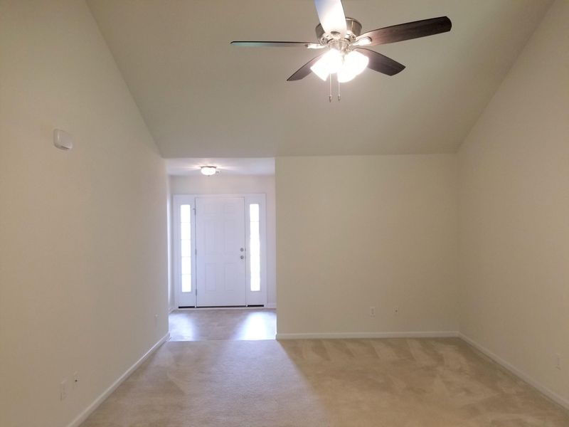 146 Farm Quarters Dr, Goose Creek, SC 29445