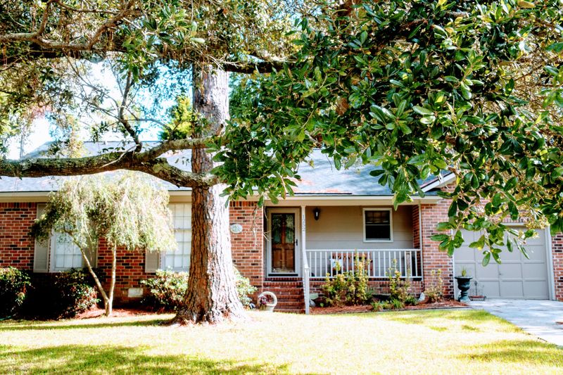 1252 Valley Forge Dr, Charleston, SC 29412
