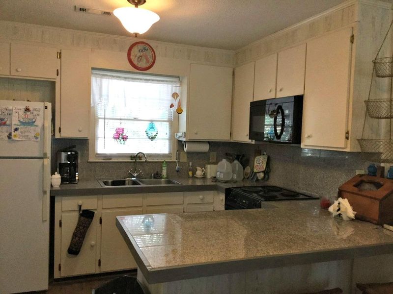 506 Jungle Rd, Edisto Beach, SC 29438