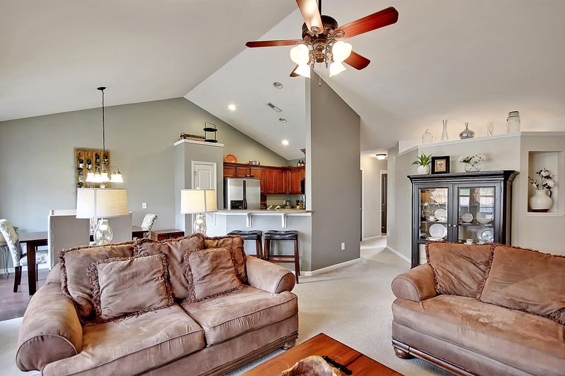 233 Donatella Dr, Goose Creek, SC 29445