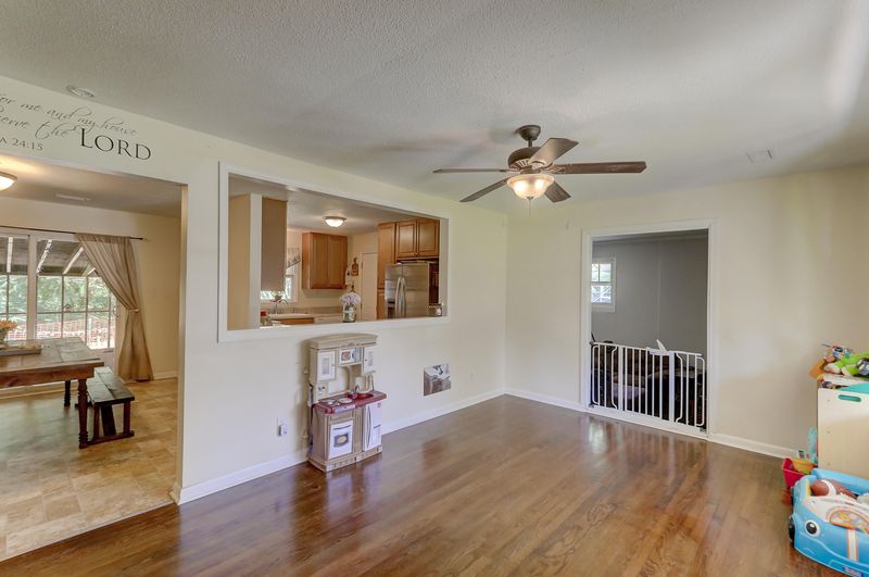 402 Cleveland St, Summerville, SC 29483
