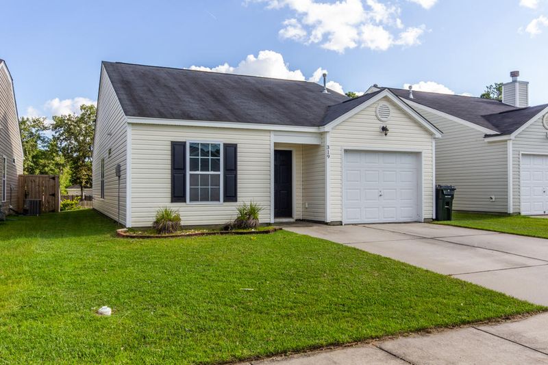 319 Salkahatchie St, Summerville, SC 29485